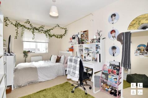 TEP FLOOR BEDROOM 2