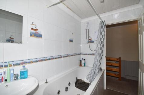 BATHROOM (1ST FLOOR)