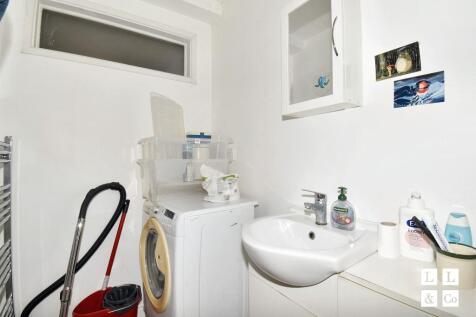 STUDIO BATHROOM