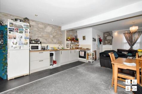 GARDEN FLAT