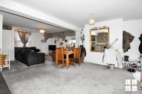 GARDEN FLAT