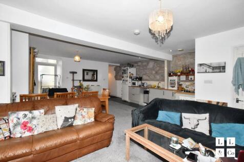 GARDEN FLAT