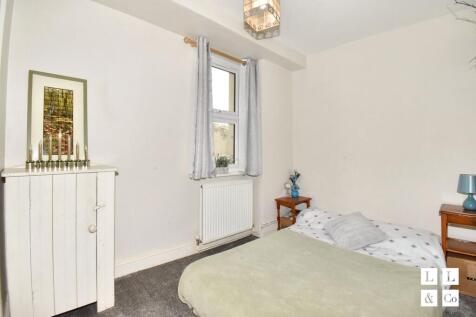 GARDEN FLAT