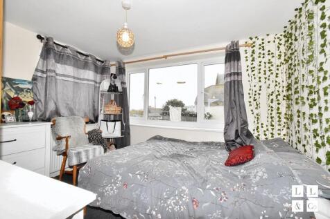 GARDEN FLAT