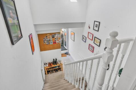 1515872119 - 92c Sandmere Road, SW4 - 6.jpg