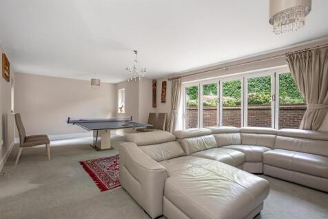 Reception Room/Dining Area
