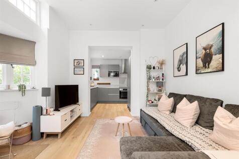 Living area 2.jpg