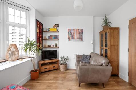 Reception room/kitchen