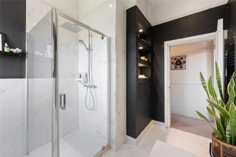 Family Bathroom 2