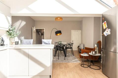 Kitcheb/Diner Flat
