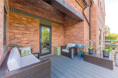 Deck To Snug