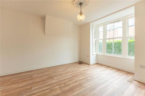 Sitting Room To Bay