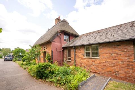 Lane To House