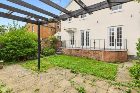Garden To Hous
