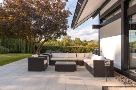 Side Terrace