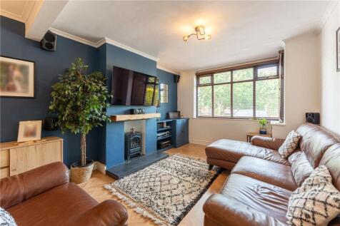 Sitting Room To Fron
