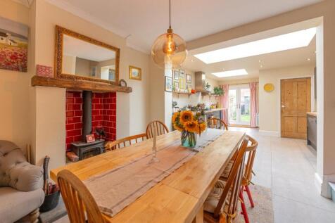 Dining To Kitchen