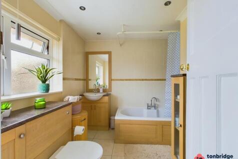 EW Giraffe Bathrooom Branded 033