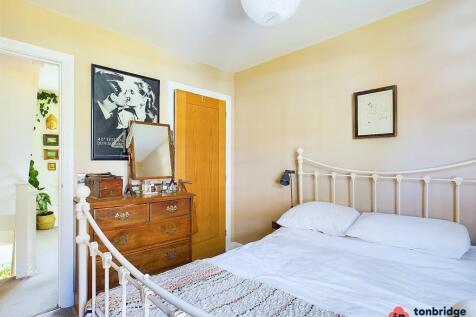 Giraffe Main Bedroom Branded 028