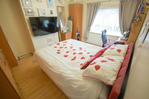 Bedroom 1-2.jpg