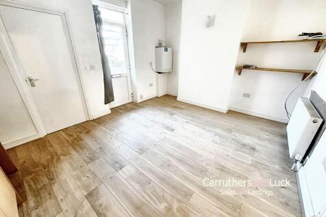 Open Plan Lounge / Kitchen