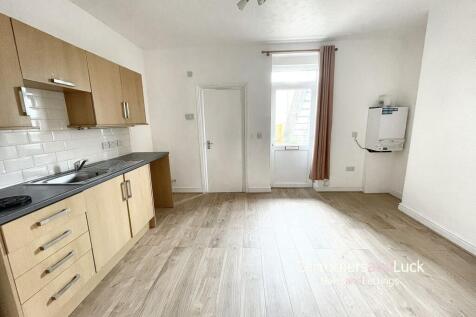Open Plan Lounge / Kitchen