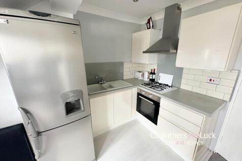L Shaped Kitchen / Lounge