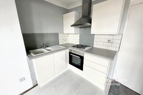 L shaped Lounge / Kitchen