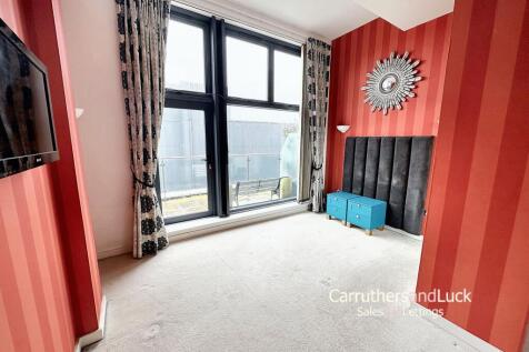 L Shaped Bedroom