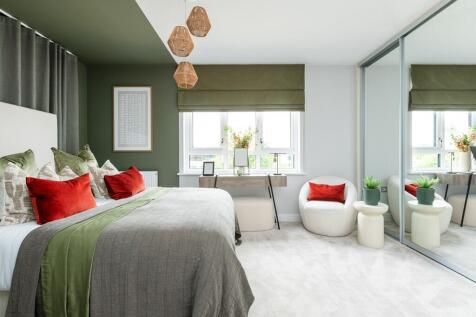 Stunning main bedroom