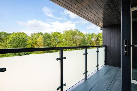 An impressive balcony awaits
