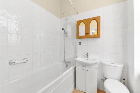 Family Bathroom.jpg