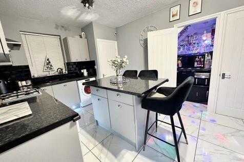 Kitchen/ Breakfast Room