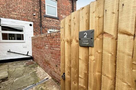 Rear Access/Courtyard