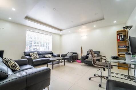lounge 1.jpg