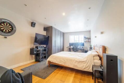 room ensuite.jpg