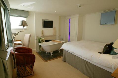 the-manor-hotel-datchet.jpg