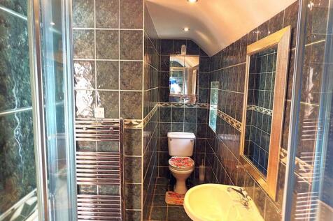 bathroom 2.jpg