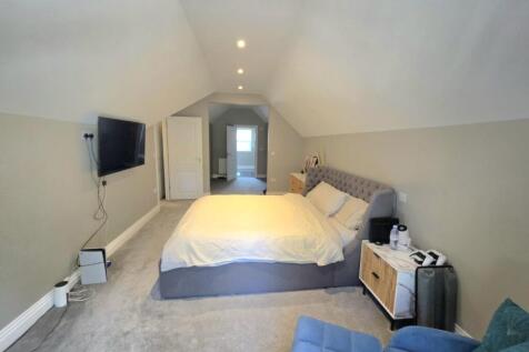 loft room PT2.jpg