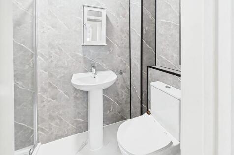 bathroom 1 pt2.jpg