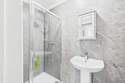 bathroom 1.jpg