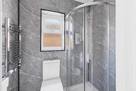 bathroom 2 pt2.jpg