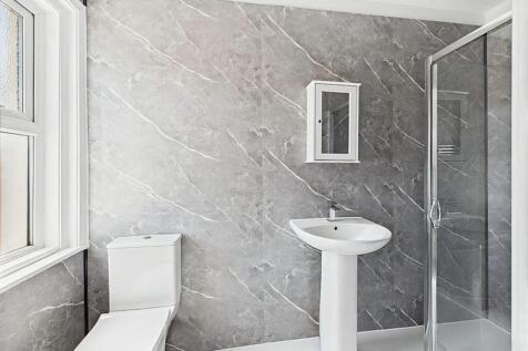 bathroom 3.jpg
