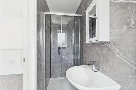 bathroom 4 pt2.jpg