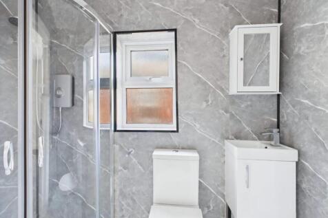 bathroom 2.jpg
