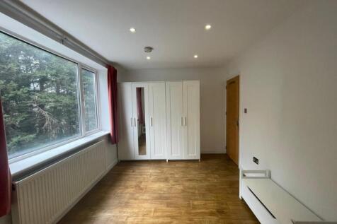 WhatsApp Image 2025-10-16 at 15.55.04-3.jpeg