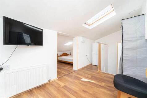 loft room onsuite.jpg