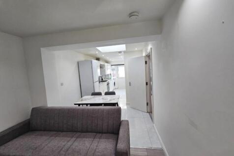 WhatsApp Image 2025-12-04 at 14.23.08 (1).jpeg