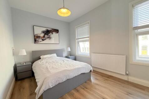 WhatsApp Image 2025-10-07 at 15.59.01 (4).jpeg