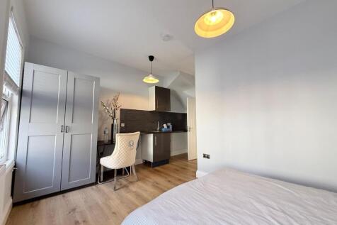 WhatsApp Image 2025-10-07 at 15.59.01 (5).jpeg